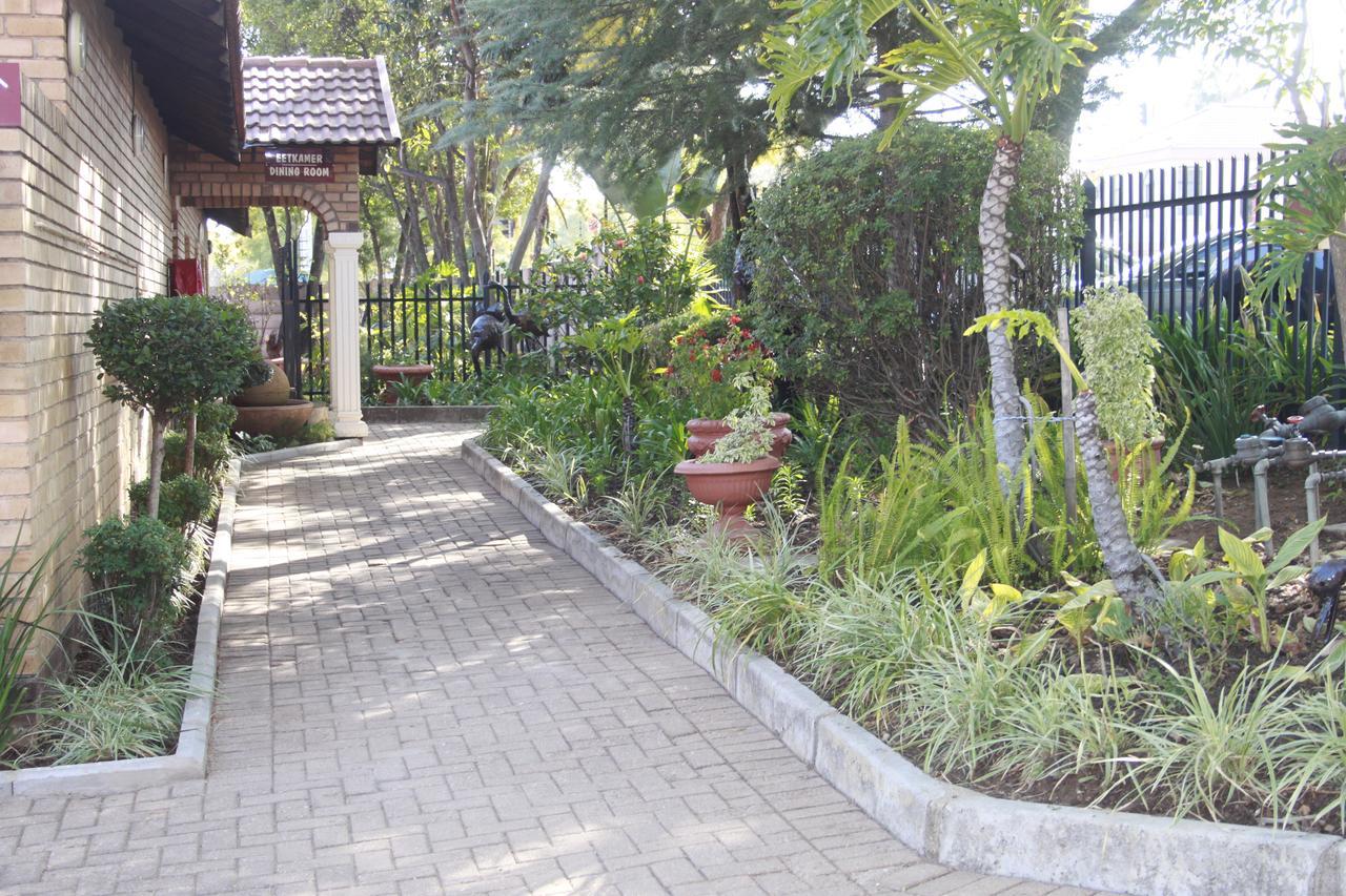 Jacaranda Lodge โพเลอกวาเน ภายนอก รูปภาพ